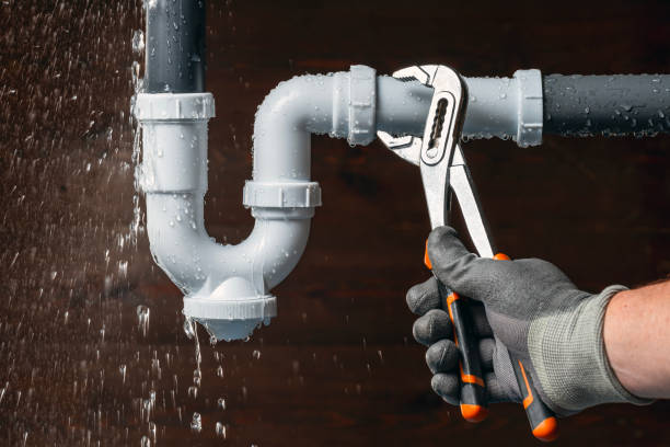 Professional Emergency Plumber technician working in Hiwassee, VA